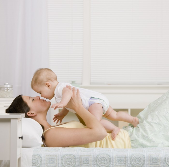 AVAVA Shutterstock.com  13679020 Мама с малышом   Mom and baby