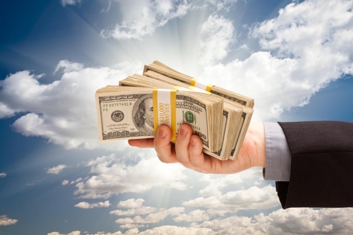 Fotolia 24093992 Subscription L Деньги в руках — Money in hands