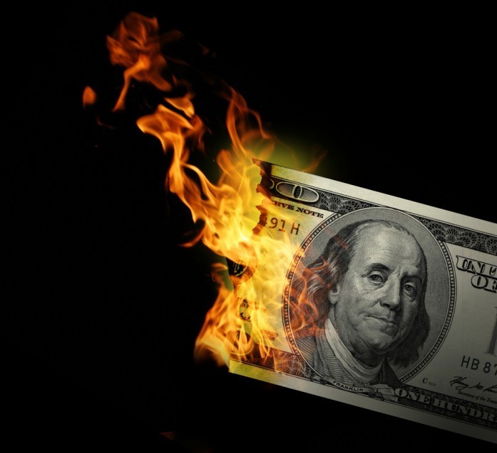 shutterstock 31503808 Горящие деньги — Burning money