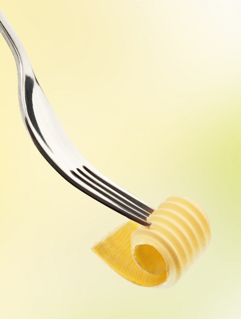 shutterstock 33603763 774x1024 Сливочное масло на вилке   Butter on fork