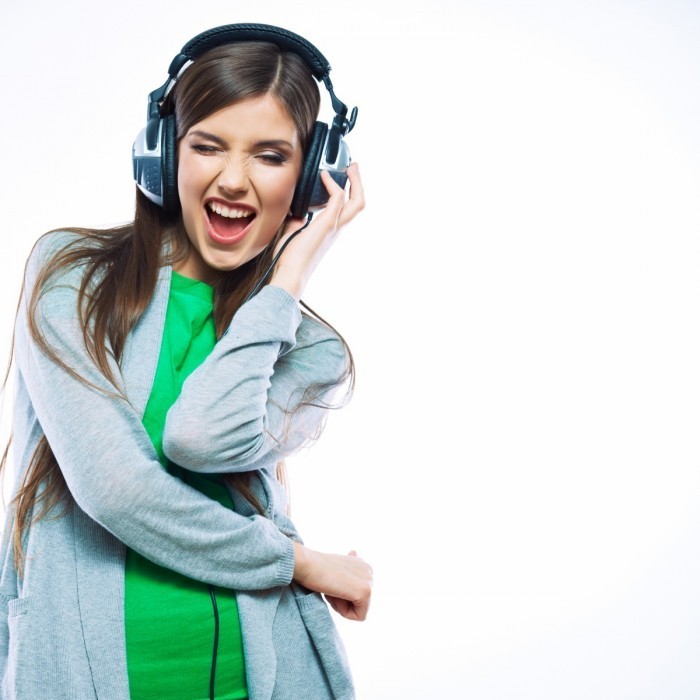 firestock girl headphones 19082013 700x700 Девушка в наушниках   Girl with headphones