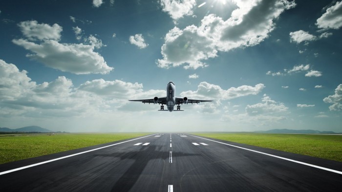 Amazing lifting off airplane 1080x1920 Самолет на взлетной полосе   Plane on the runway