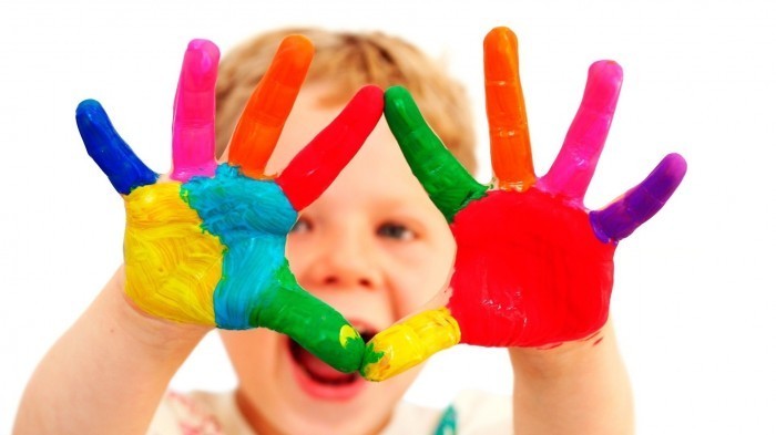 Cute colorful baby 1920x1080 Разноцветные руки ребенка   Multi colored childs hand