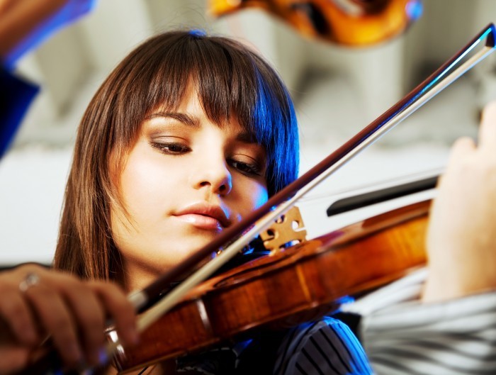 Fotolia 19813728 Subscription L Скрипачка   Violinist