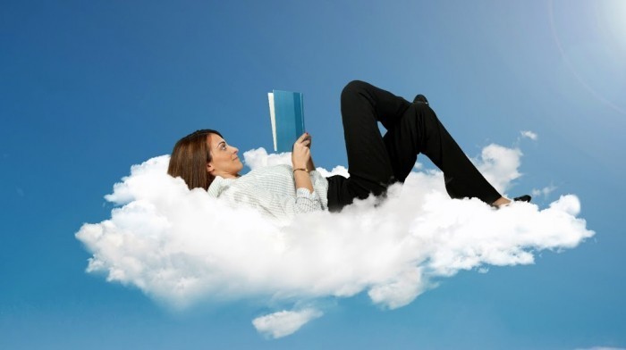 Fotolia 43182868 Subscription XXL Женщина на облаке с книгой в руках   Woman on a cloud with a book in hand