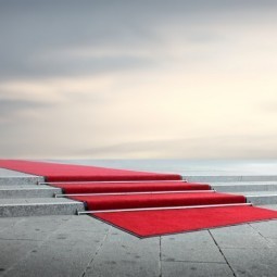 Красная дорожка на ступеньках - Red carpet on the stairs