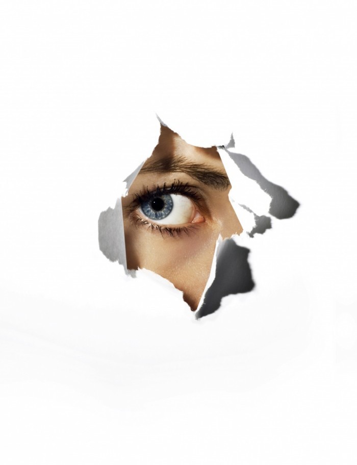 istock 000006098990low 700x911 Глаз девушки через бумагу   Girl eye through the paper