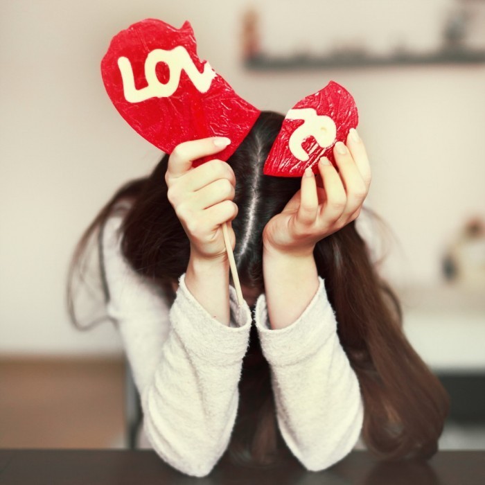 shutterstock 123062683 700x700 Девушка с сердцем love   Girl with heart love