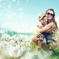 Девушка с ребенком в поле одуванчиков - Woman with child in field of dandelions