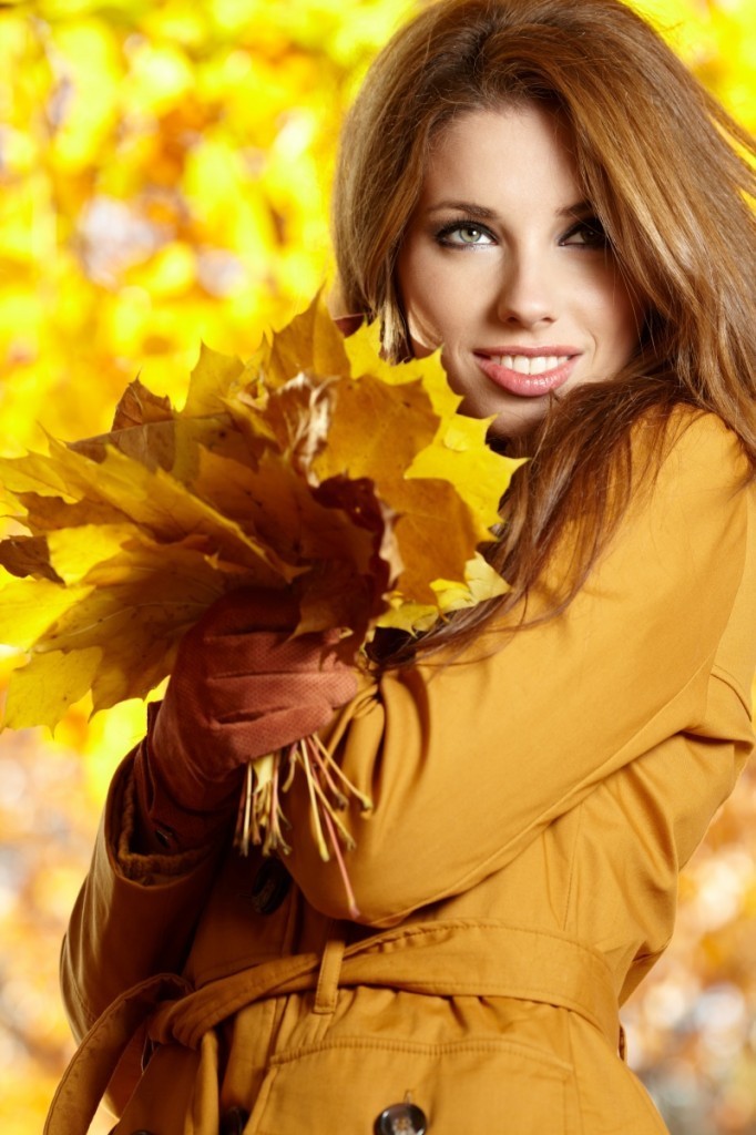 firestock woman autumn leaves 10102013 682x1024 Девушка осенью с листьями в руках   Woman with autumn leaves in hands