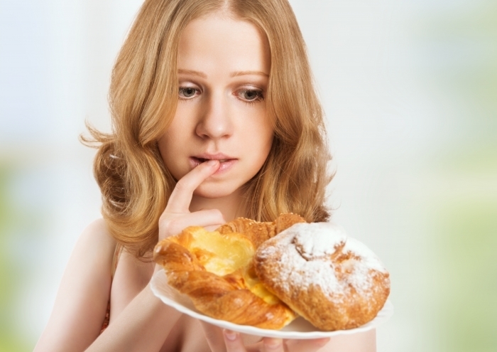 sweets and stress fotolia 50491990 subscription xxl Девочка со сладостями   Girl with sweets