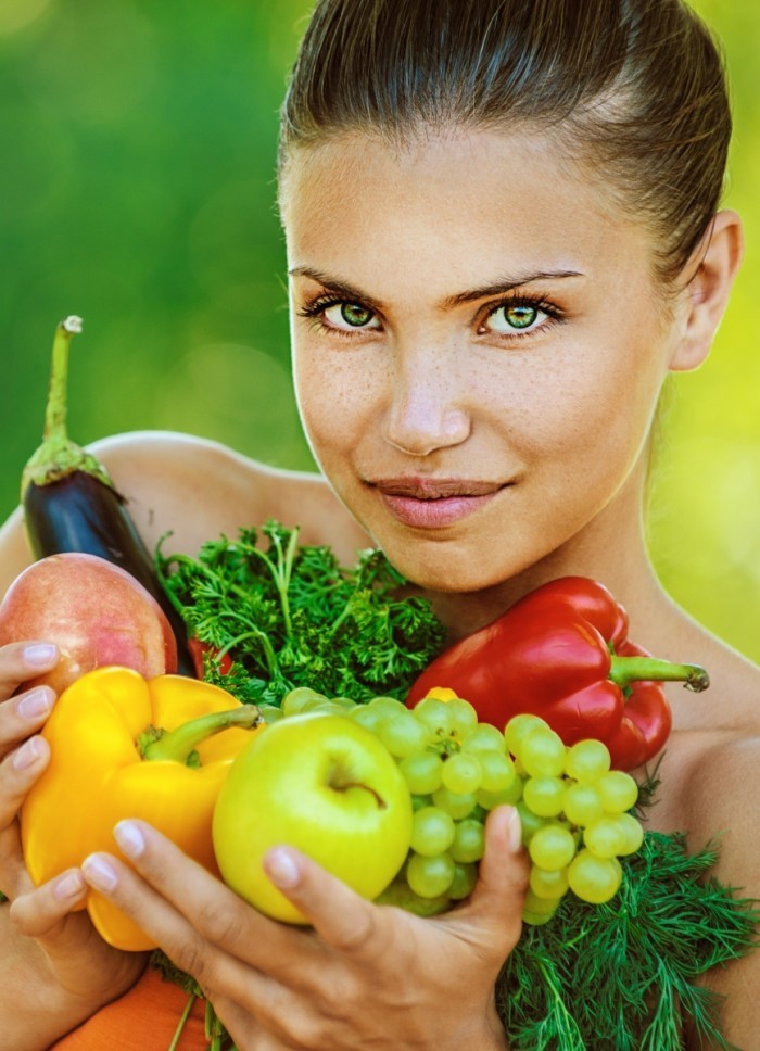 woman vegetabels 11102013 700x968 Овощной сезон   Vegetable season