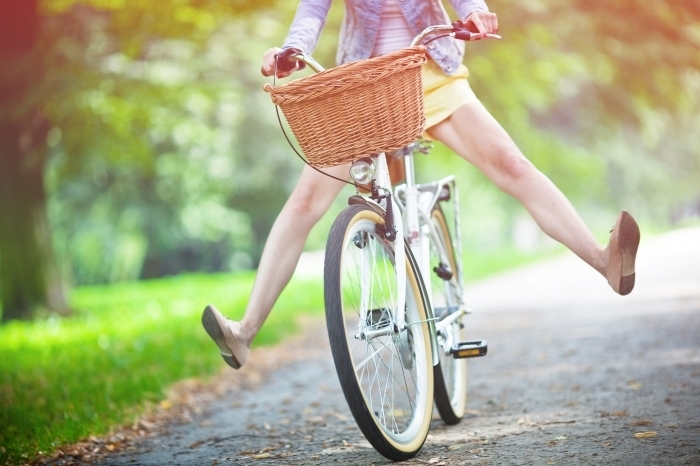 shutterstock 112916848 Велосипед с корзиной   Bicycle with basket