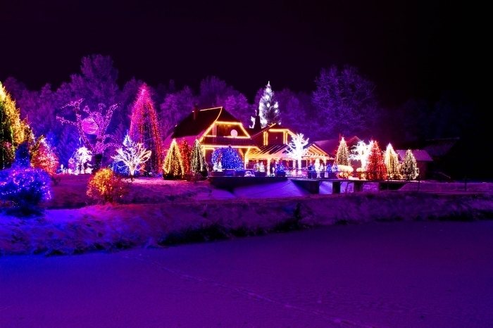 shutterstock 117484498 Новогодняя иллюминация ночью   Christmas illuminations at night