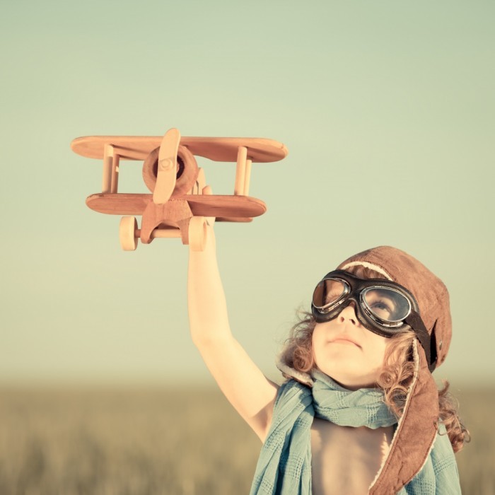 shutterstock 139773448 700x700 Девочка с вертолетом   Girl with the helicopter