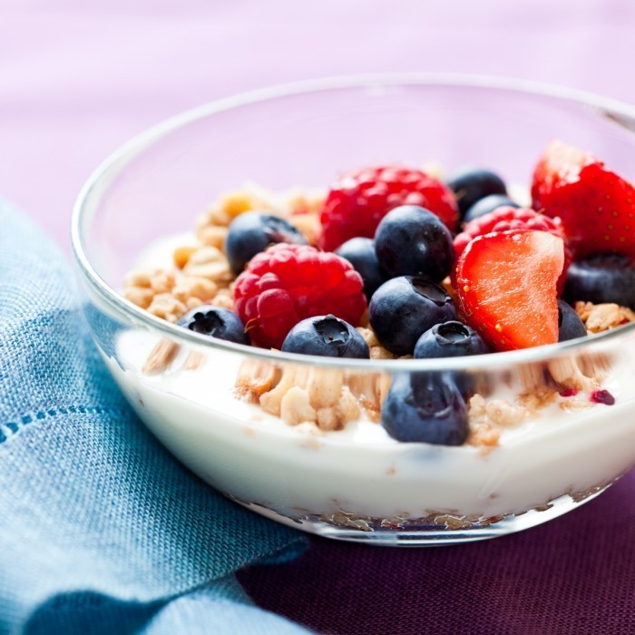 shutterstock 91756403 700x700 Мюсли с ягодами   Muesli with berries