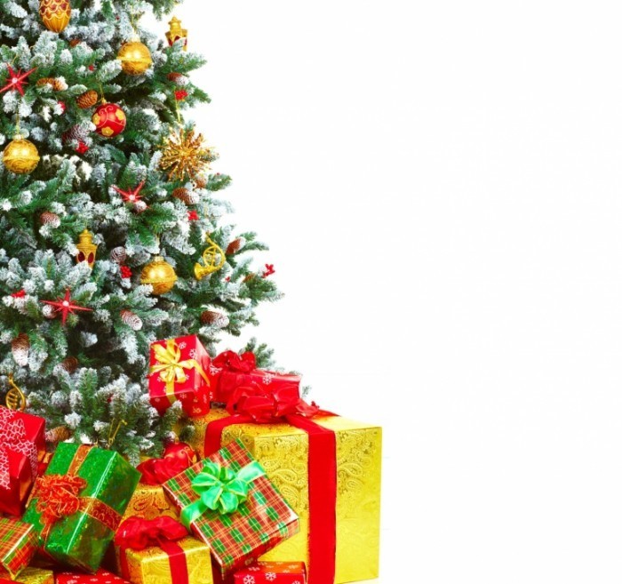 Fotolia 17307147 M1 700x657 Елка с подарками   Tree with gifts