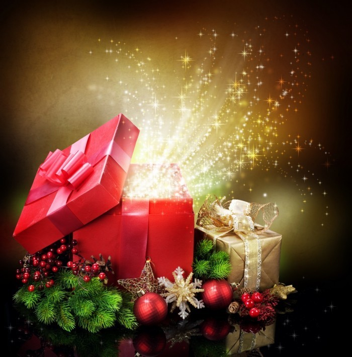 Fotolia 28220571 Subscription XL 700x710 Подарок с сиянием   Gift with radiance