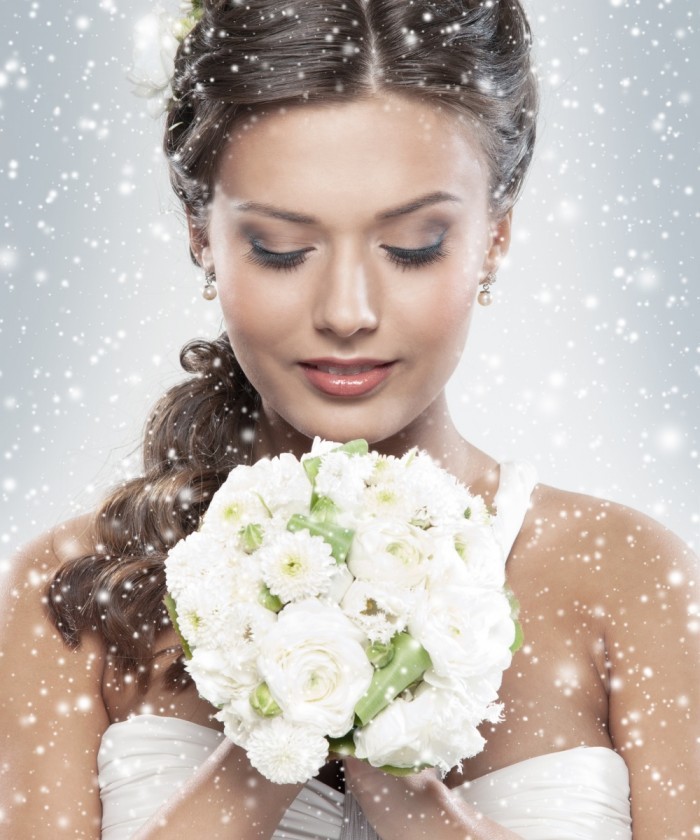 Fotolia 46674760 Subscription Monthly XL1 700x840 Невеста с букетиком   Bride with a bouquet