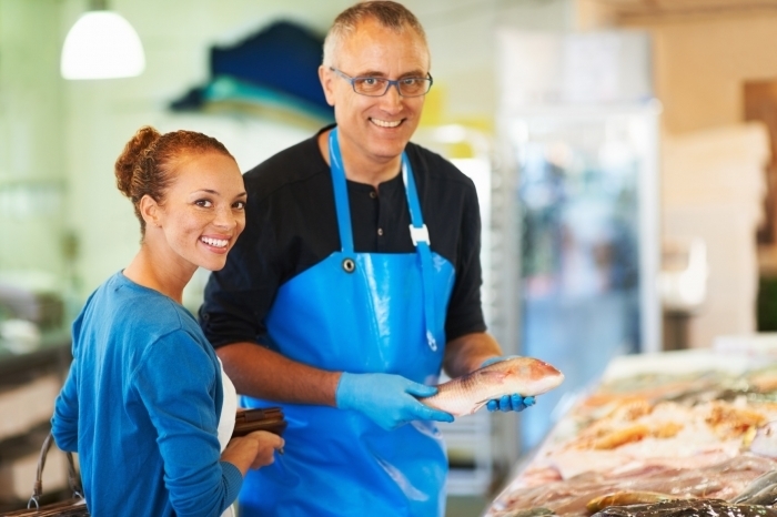 Happy Customer photodune 659615 smiling fishmonger and customer m Счастливые продавец и покупатель   Happy buyer and seller