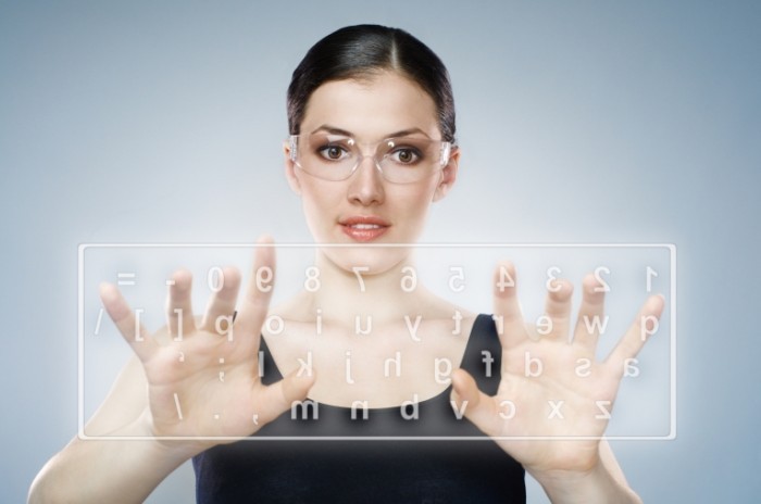 shutterstock 52233340 700x464 Девушка в очках за клавиатурой   Girl with glasses at the keyboard