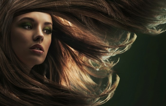 shutterstock 63582895 700x446 Волосы на ветру   Hair in the wind