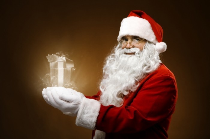 shutterstock 65002663 700x466 Дед мороз с подарком   Santa Claus with gift