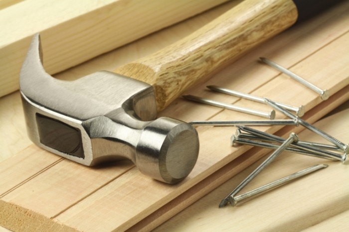 shutterstock 77347582 700x466 Молоток   Hammer