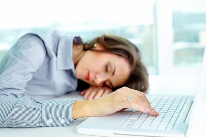 photodune 1645410 700x466 Уставшая женщина над компьютером   Tired woman at a computer