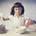 Девочка с хлопьями и молоком - Girl with cereal and milk