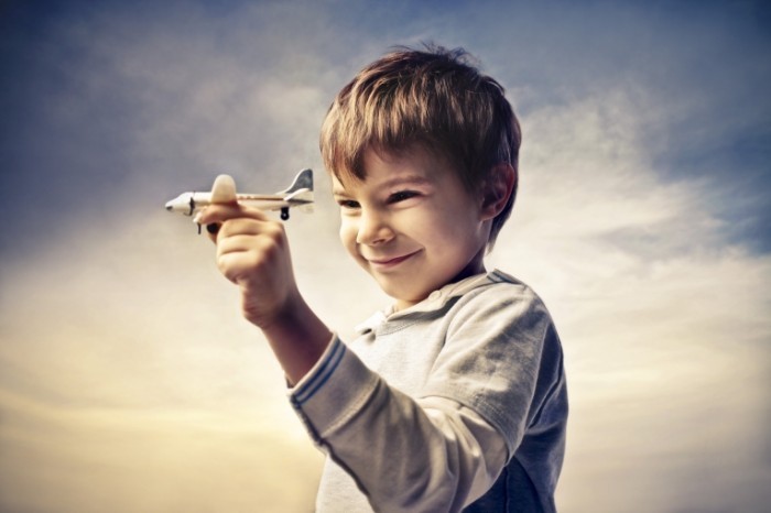 photodune 3835092 700x466 Мальчик с самолетом в руках   Boy with airplane in hands