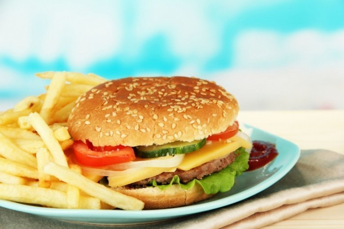 Fotolia50151105SubscriptionXXL20 700x466 Аппетитный гамбургер   Appetizing hamburger