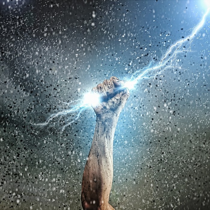 fotolia 55458026 subscription xl 700x700 Молния в руке   Lightning in the hand