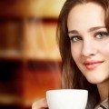 Девушка наслаждается горячим напитком - Woman Enjoying a Hot Beverage