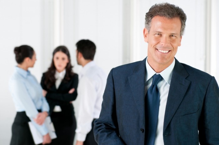 Fotolia 30205765 Subscription XL 700x464 Бизнесмен с улыбкой   Businessman with a smile