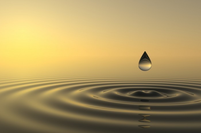 Fotolia 34088456 Subscription XXL 700x466 Капля воды   Water drop