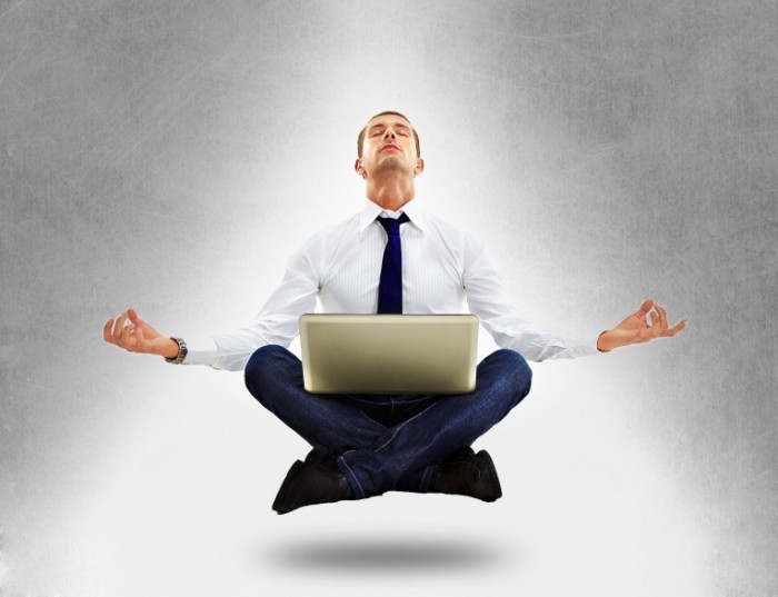 Fotolia 44449413 Subscription XL 700x537 Медитация у ноутбуком   Meditation at laptop