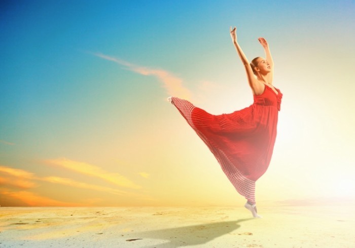 Fotolia 51150249 Subscription Monthly XL 700x489 Танцующая девушка   Dancing girl