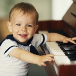 Мальчик за фортепиано - Boy at the piano