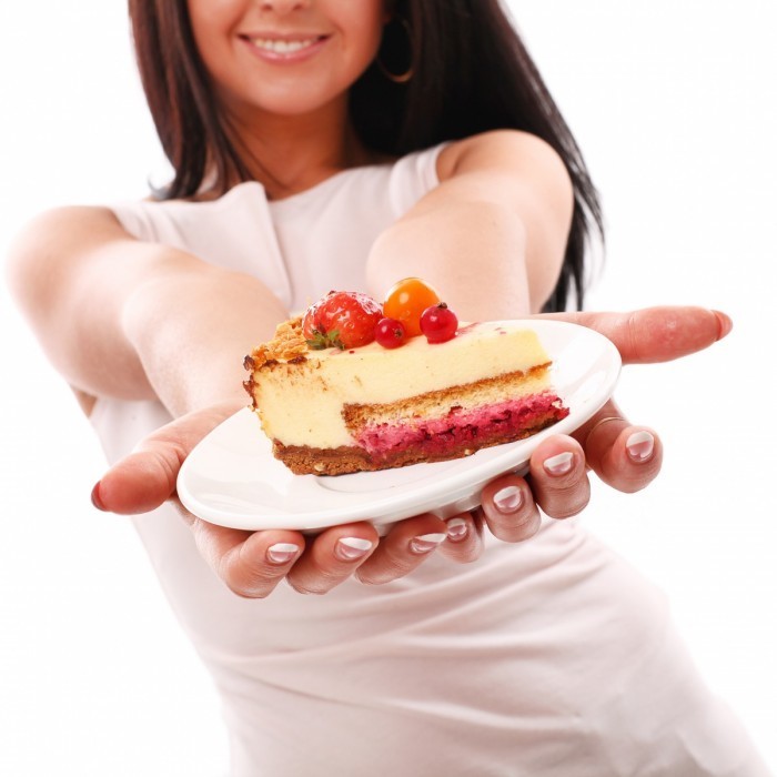 fotolia 49540230 700x700 Девушка с тортом   Girl with cake