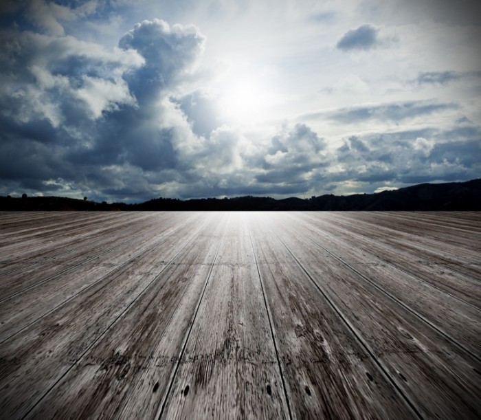 Fotolia 31366490 M 1 700x611 Текстура дерева на фоне неба   Texture of wood against the sky