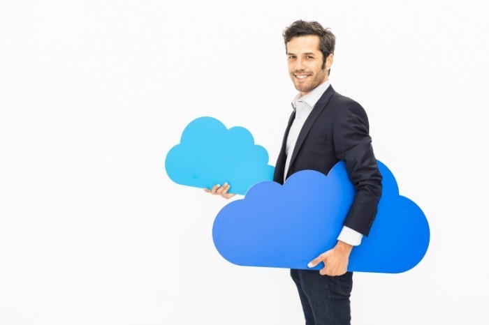 istock 000020501613 700x466 Мужчина с облаками   Man with clouds