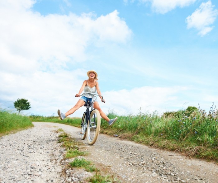 shutterstock woman on Bike 700x588 Девушка на велосипеде   Girl on bike