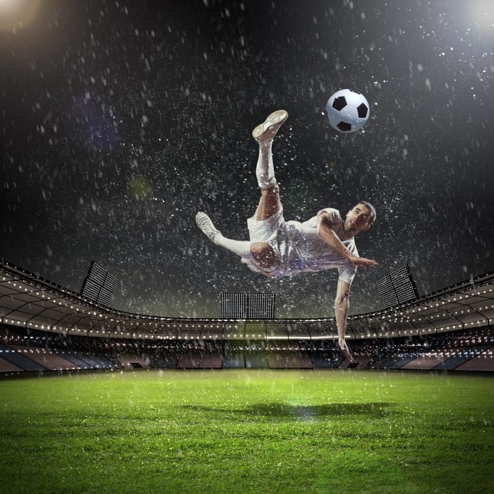 shutterstock 127844096 700x700 Футболист на поле   Soccer player on the field