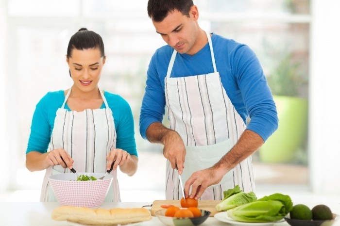 Depositphotos 25521085 original1 700x466 Пара на кухне    Couple in the kitchen