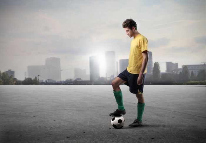 Depositphotos 5970717 original1 700x487 Парень с футбольным мячом   Man with soccer ball