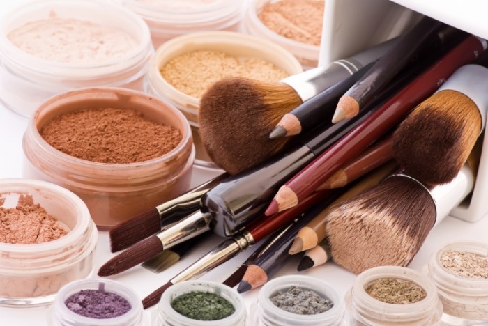 Fotolia 15579768 Subscription XL 700x468 Косметика   Cosmetics