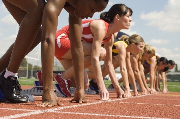 shutterstock 111586490jpg 2d195eca2a5266b3 700x464 Спортсменки на старте   Athletes at the start