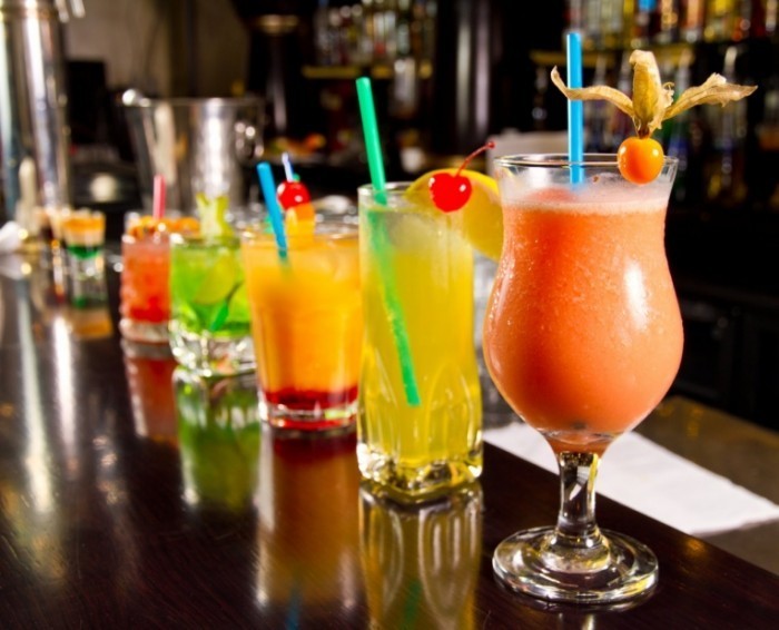 shutterstock 160907732 700x566 Коктейли   Сocktails