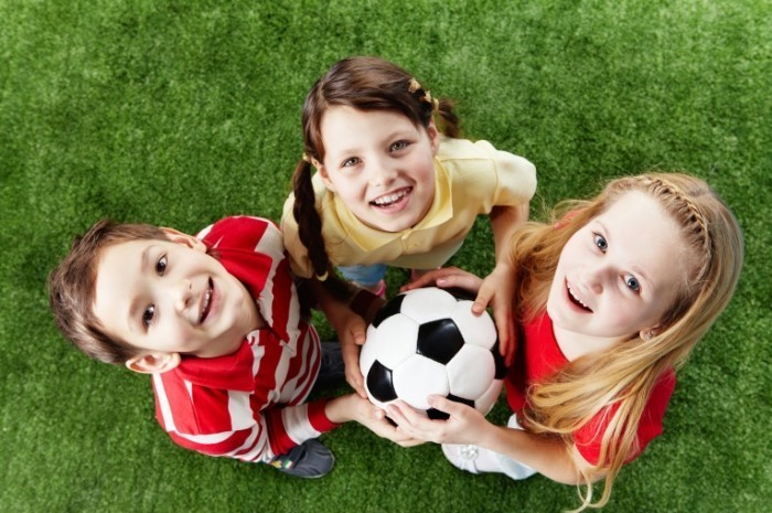 shutterstock 72136297 700x465 Дети с футбольным мячом   Children with soccer ball